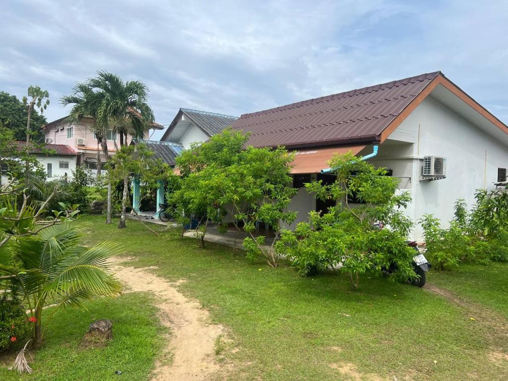 Exterior view villa at Green House in Ban Karon