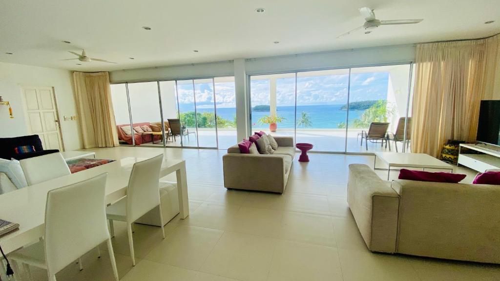 Spacious hall with sea view at Kata Top Villas in Kata Beach