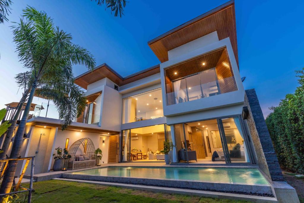 3BHK at Leyna Phuket Pool Villa, romantic beach getaway