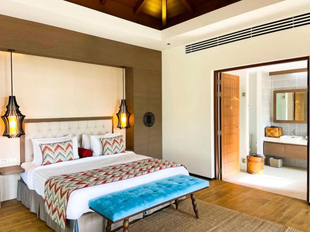 Spacious bedroom with attached bathroom at Silla Villa in Kata Beach