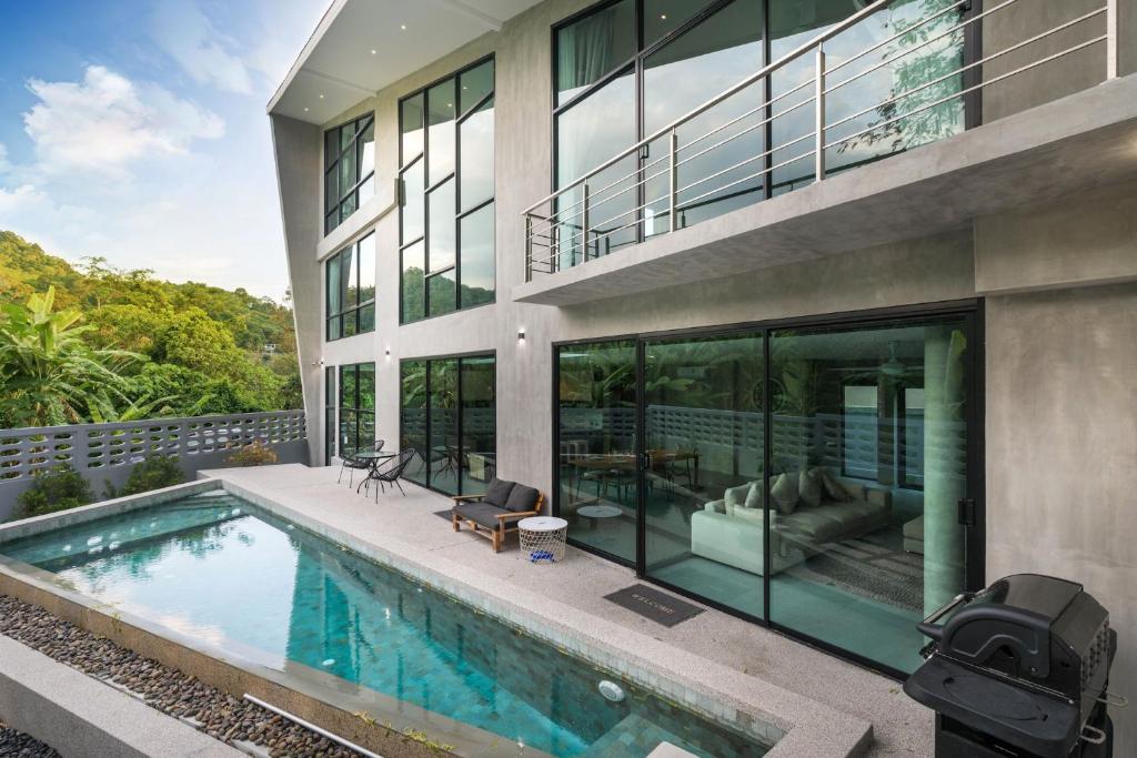 Exterior view of a private pool at Villa Cedrix in Kamala Beach