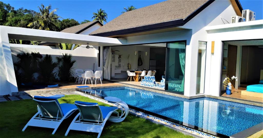 Exterior view of private pool with lounge chair at Villa khao manee in Phuket