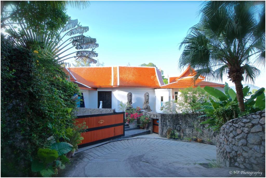 Exterior view at Villa regtuk in Patong Beach